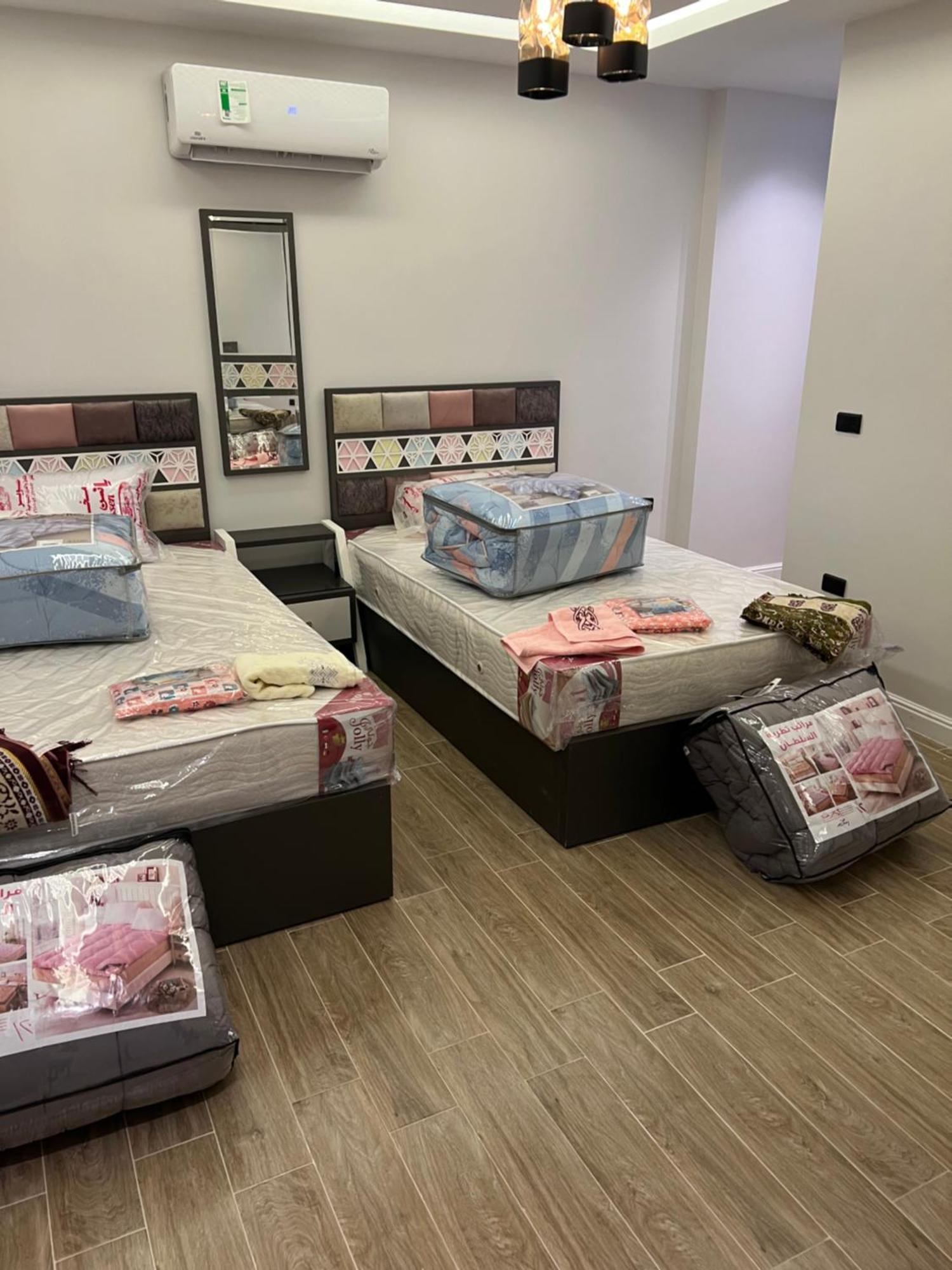هذة غير موجودة لا تقوم بالحجز الرجاء من الموقع حذفها Apartment *